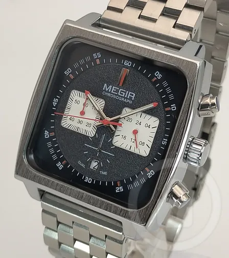 【細部まで徹底したスクエアスタイルに190g超の圧倒的重厚感/新品】クロノグラフ