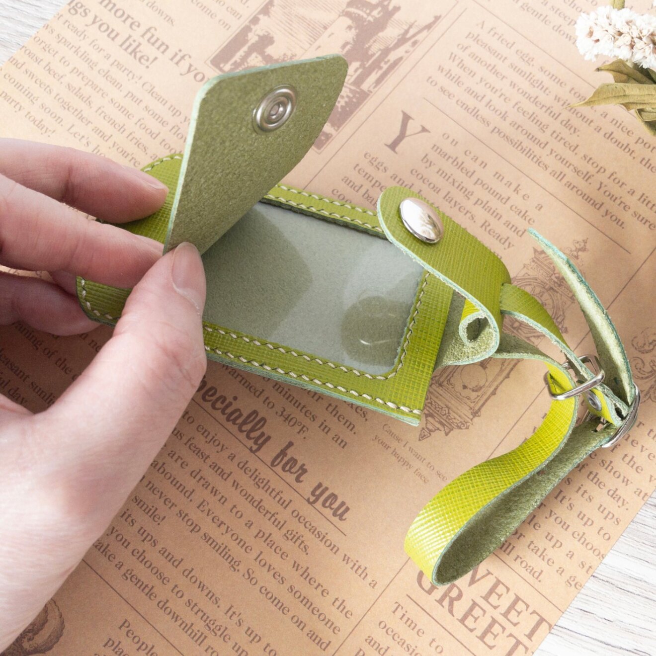 【ハンドメイド】本革 ネームタグ ラゲッジタグ グリーン 旅行に◎