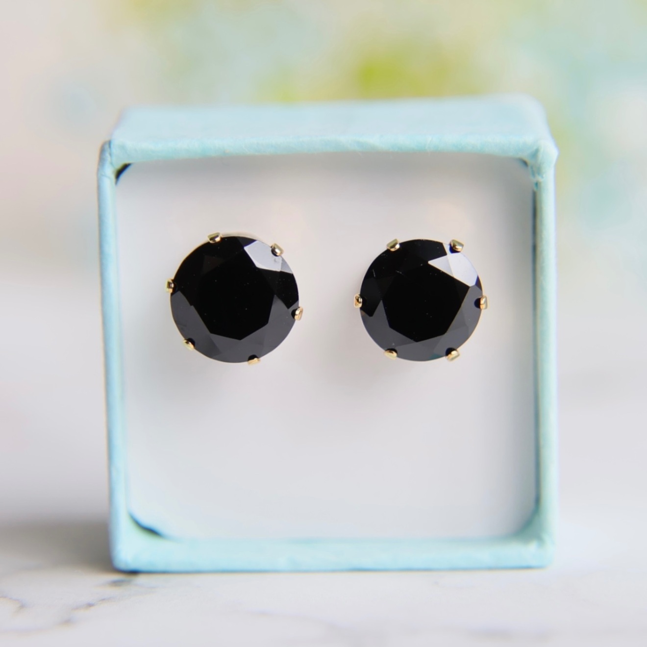 大粒！10mmブラックスピネルのマグネットピアス