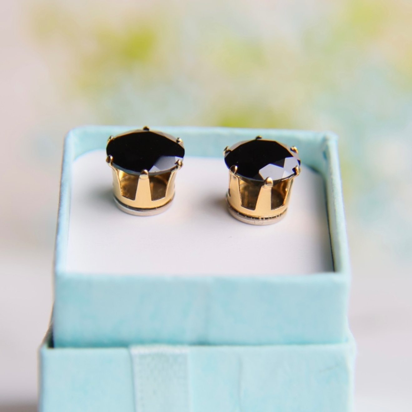 大粒！10mmブラックスピネルのマグネットピアス