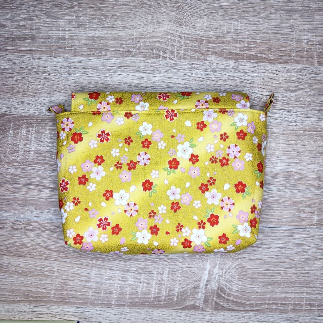 和柄ショルダーバッグ＆ミニファスナーポーチ セット｜神社仏閣めぐりに｜和柄「小桜文様・黄」