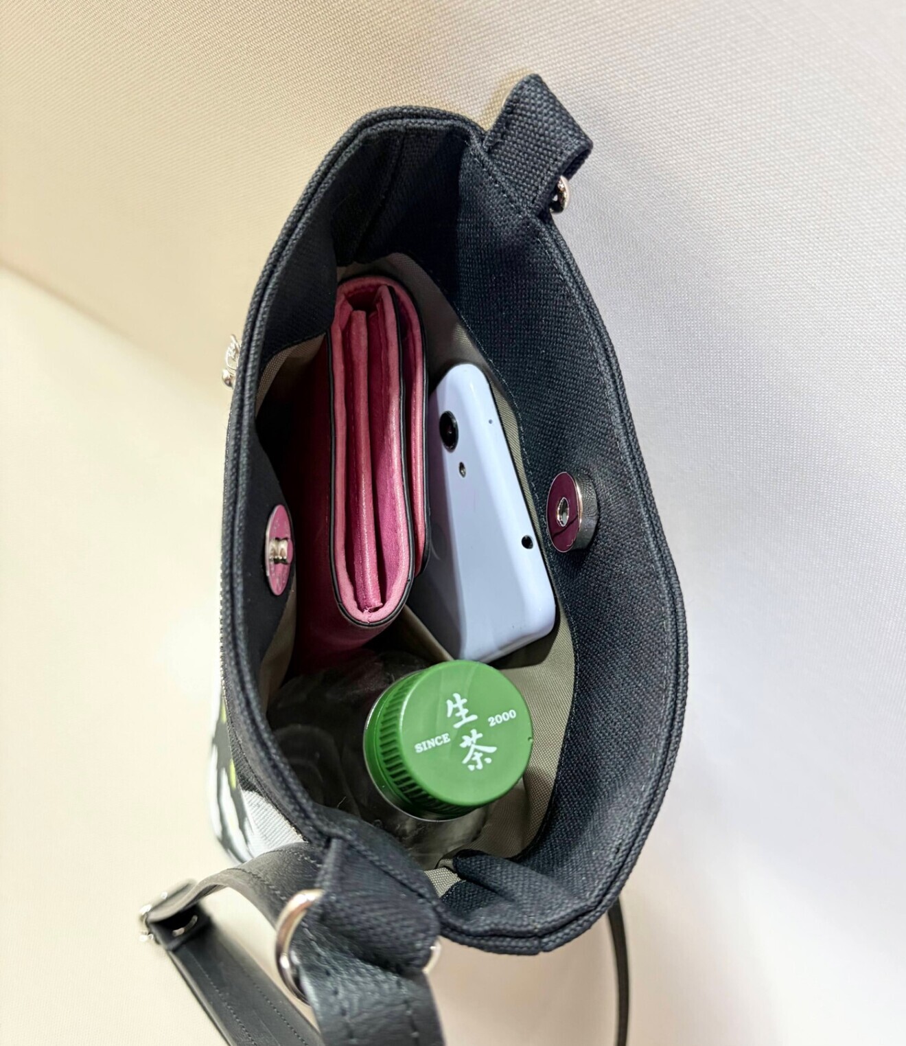 【長財布・ボトルが入る】8号帆布×レトロ花柄の縦長サコッシュ／ショルダーバッグ（黒合皮ストラップ）