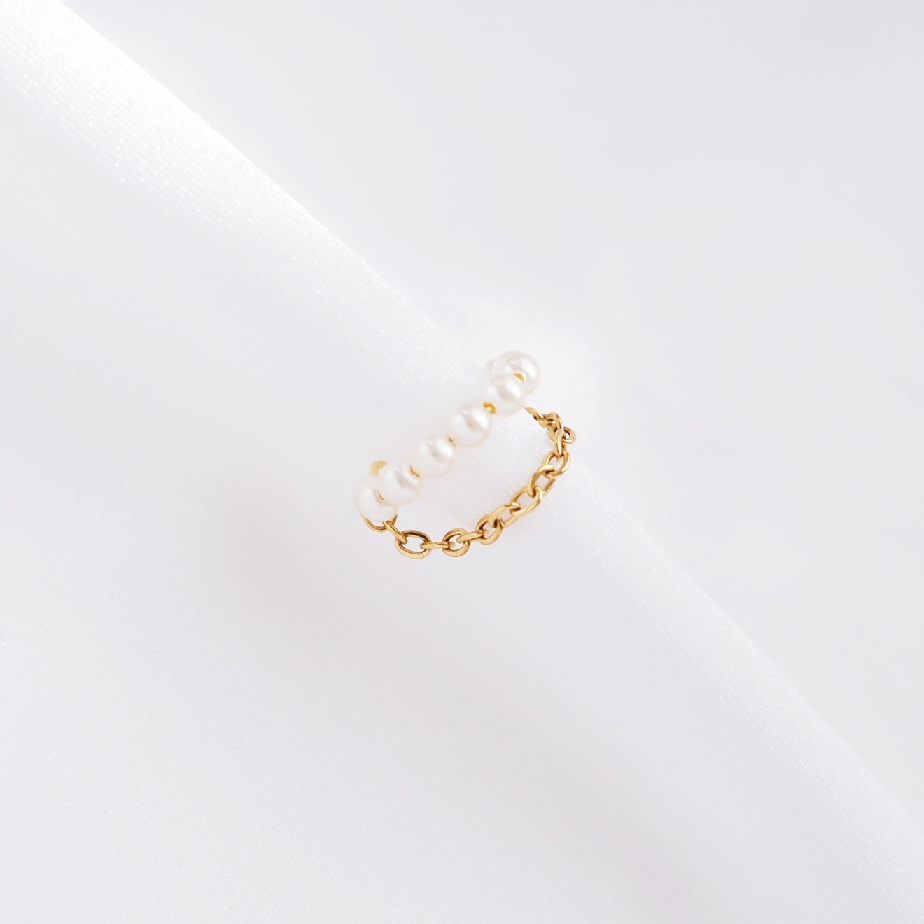 【金属アレルギー対応!】クリスタルパール&チェーンのWラインイヤーカフ（片耳）/ ゴールド・シルバー