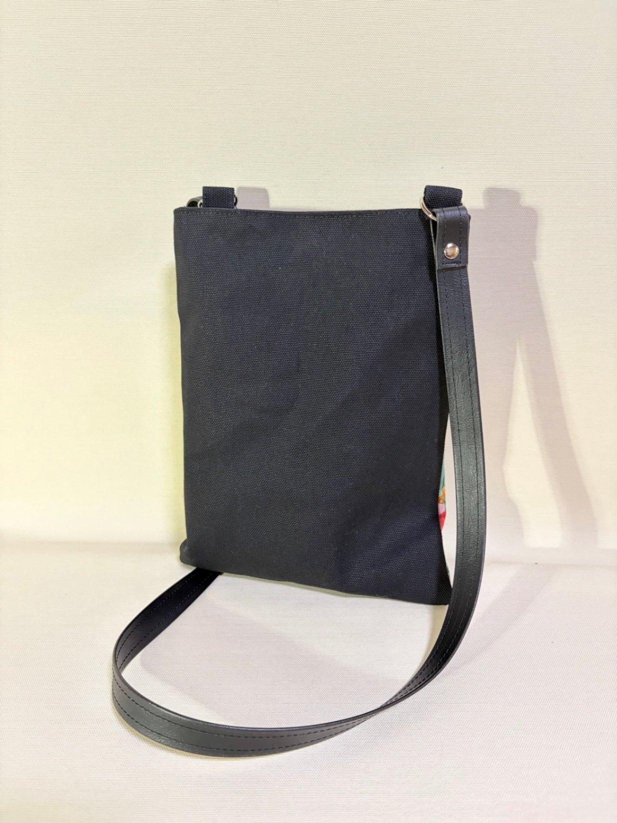 【長財布・ボトルが入る】8号帆布×祝い花柄の縦長サコッシュ／ショルダーバッグ