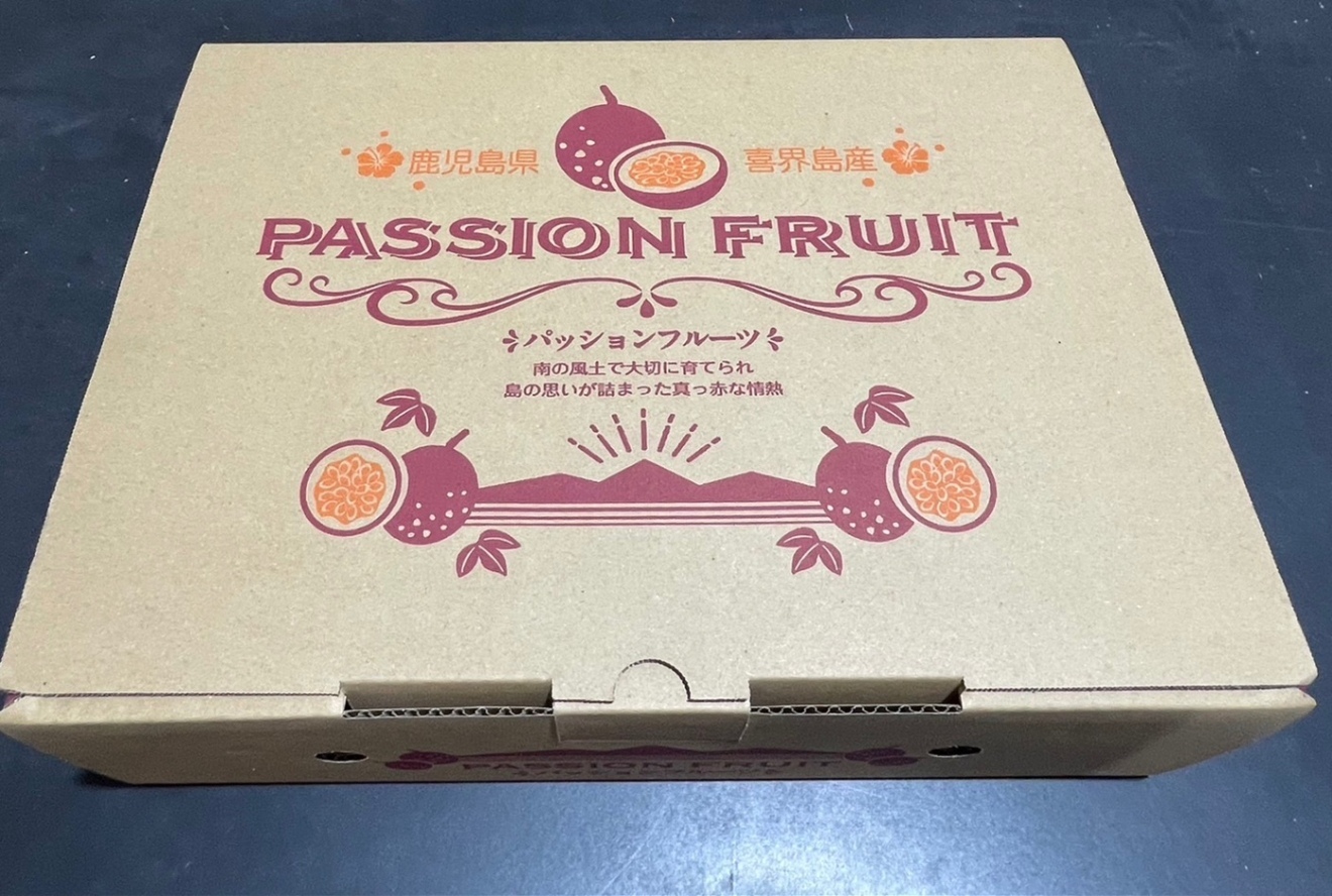【予約受付開始】父の故郷・喜界島産パッションフルーツ1kg（化粧箱入り） 10〜12個）