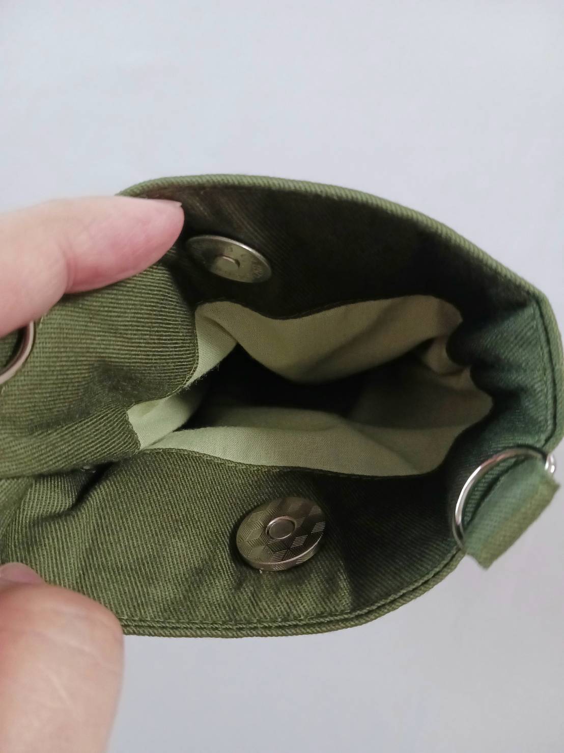 スマホショルダーにもなる名札ケース／オフ会やオフィスで超便利！／和柄「だるま・緑」