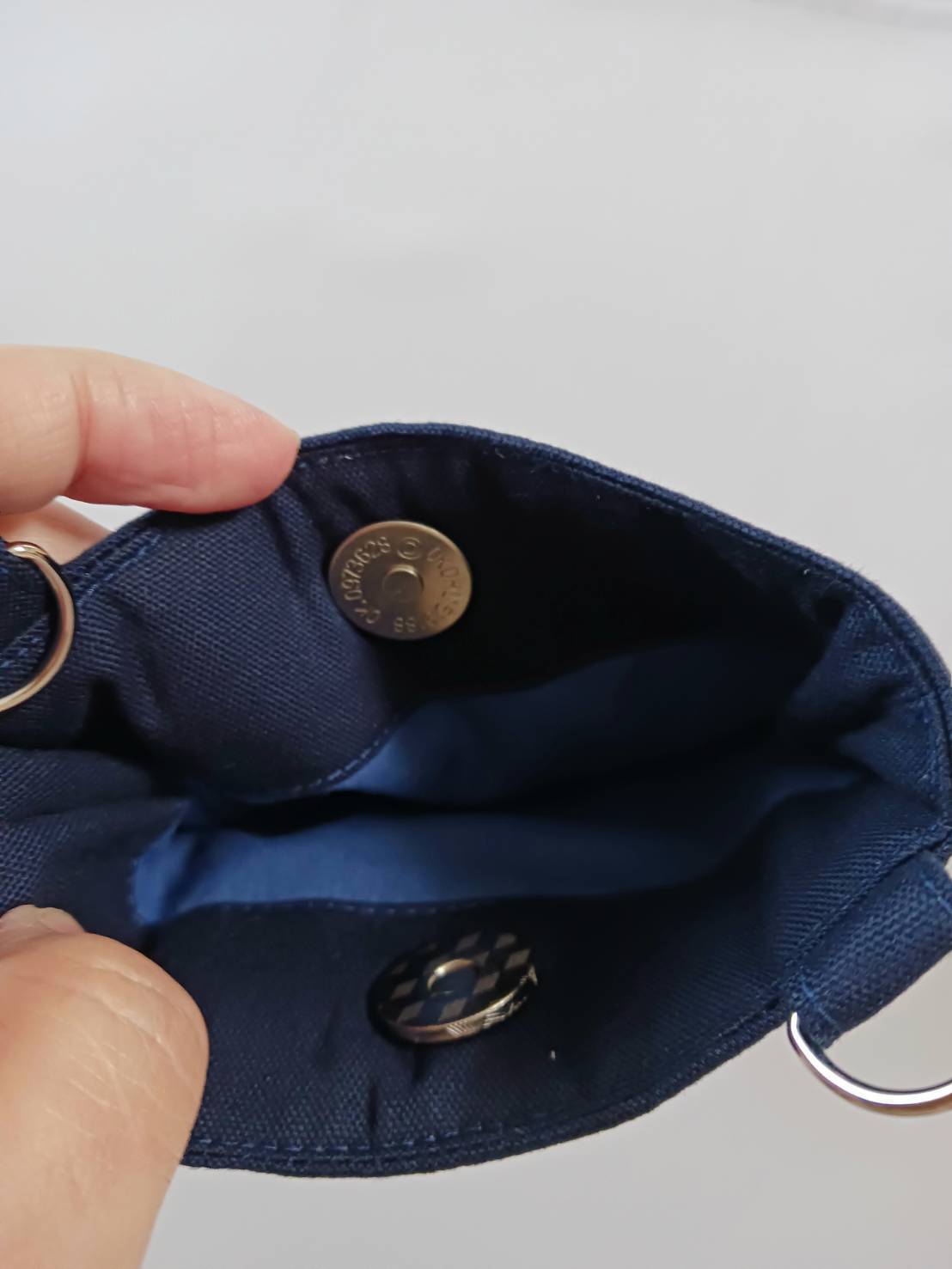 スマホショルダーにもなる名札ケース／オフ会やオフィスで超便利！／和柄「雪輪模様・紺」