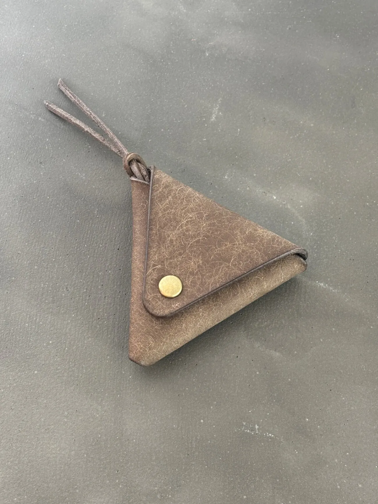 【ハンドメイド】イタリアンレザー　三角コインケース（グレー）