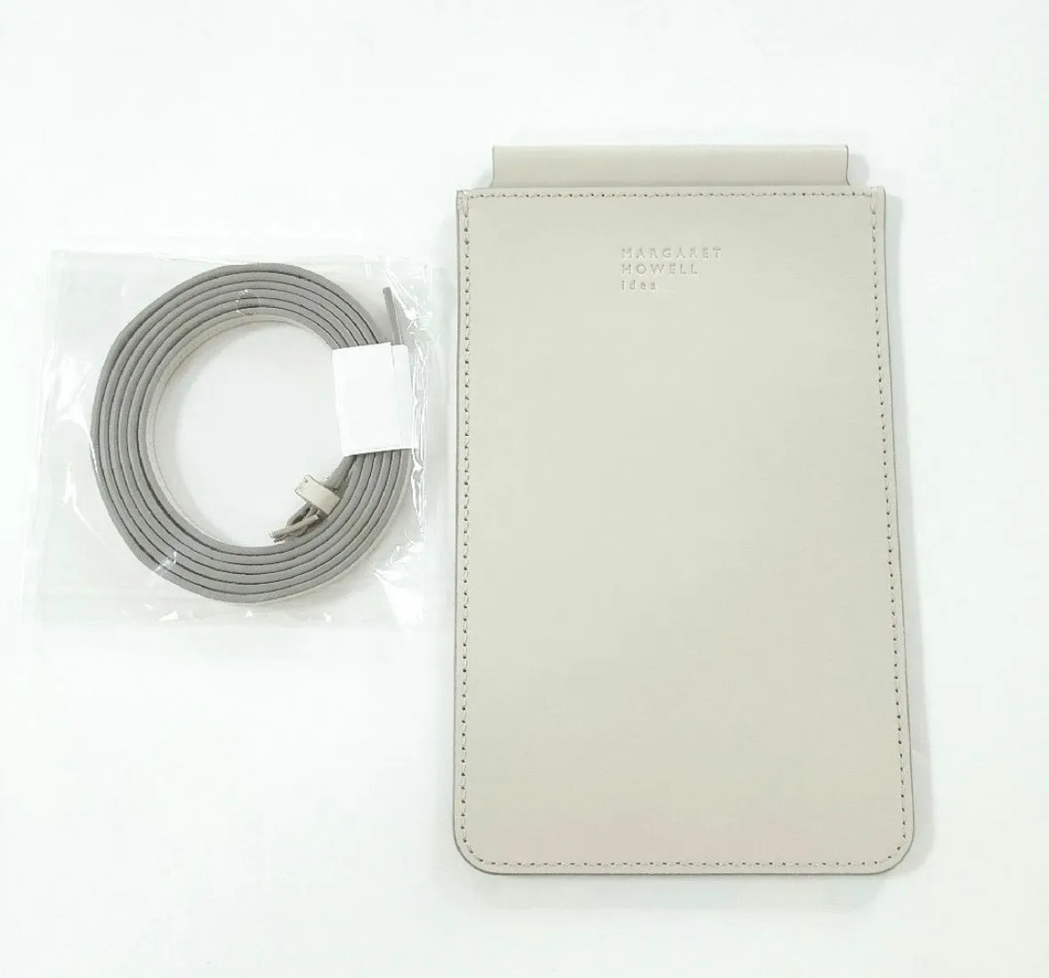 マーガレットハウエルアイデア スマホショルダー レザーライトグレー 本革　新品
