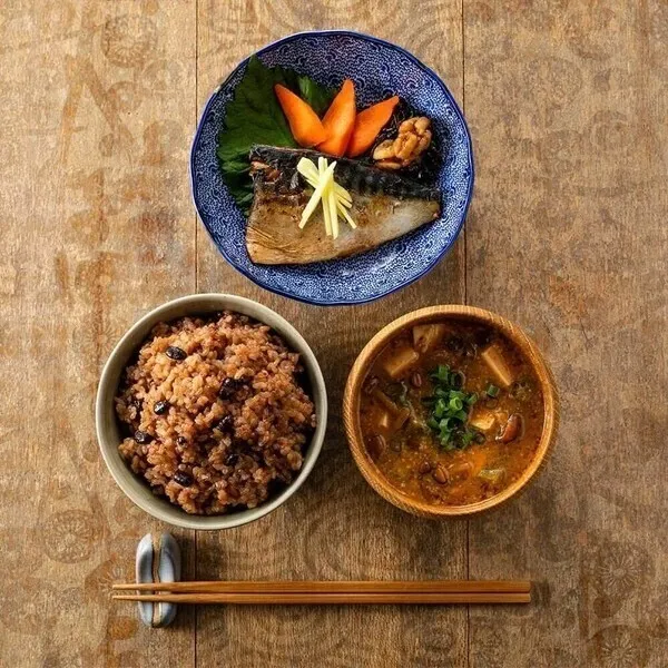寝かせ玄米ごはんパック 小豆ブレンド 160g×8食｜特許製法もちもち・食物繊維たっぷり 結わえる
