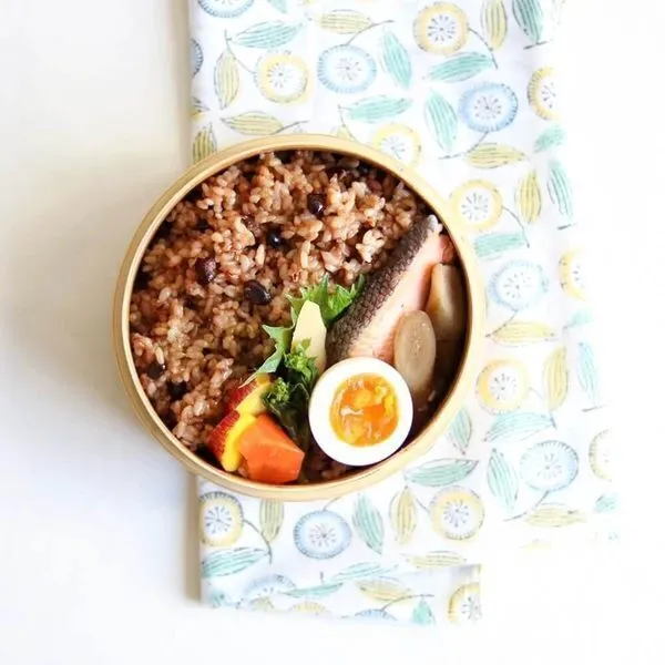 寝かせ玄米ごはんパック 小豆ブレンド 160g×8食｜特許製法もちもち・食物繊維たっぷり 結わえる
