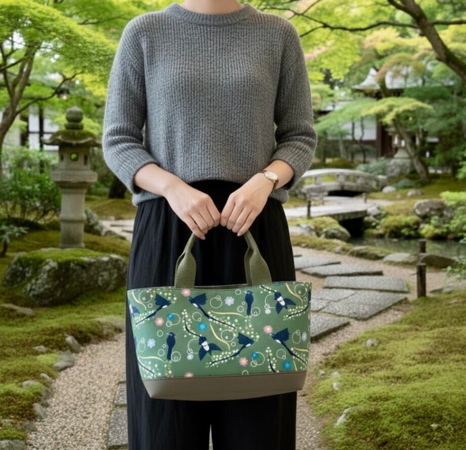 デザイナーが描くアートを日常に。独創のテキスタイルが語るサンコウチョウの物語・横長トートバッグ