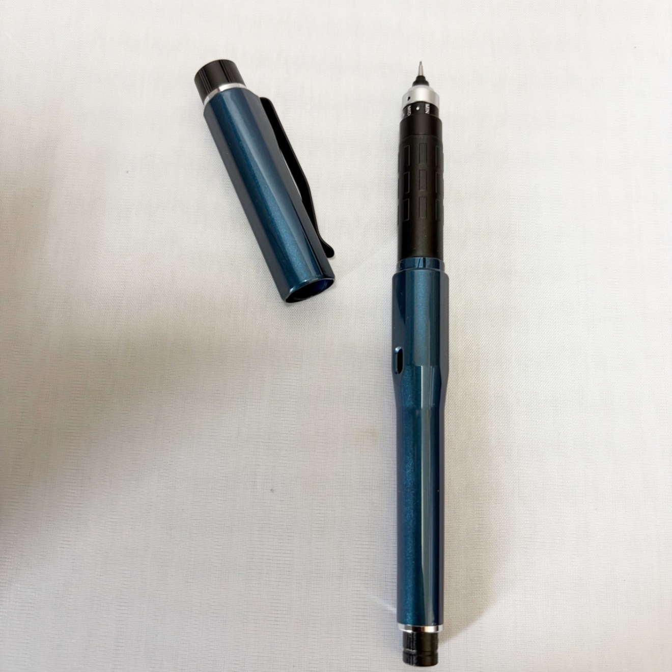 三菱鉛筆『クルトガダイブ』アビスブルー