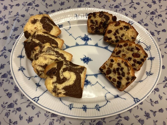マーブルケーキ1/2本＆ごろごろフルーツケーキ1/2本（各片端含む）