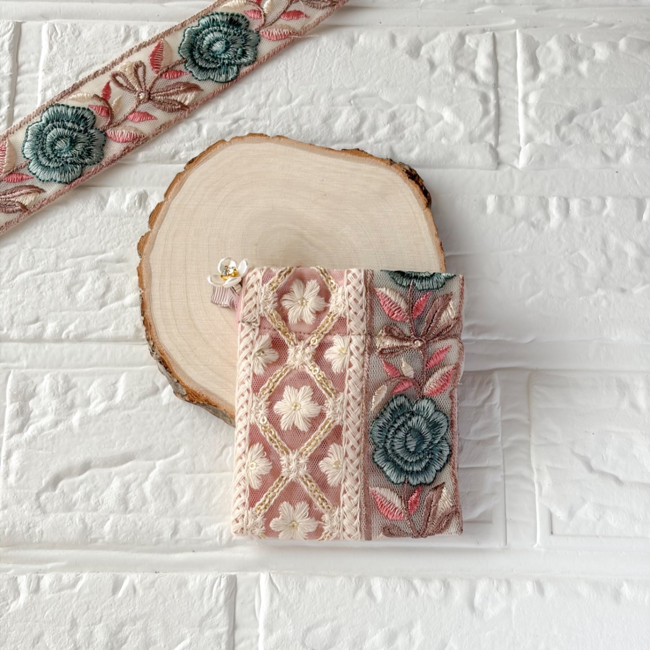 337 インド刺繍リボン　ブルーグリーン　バラ