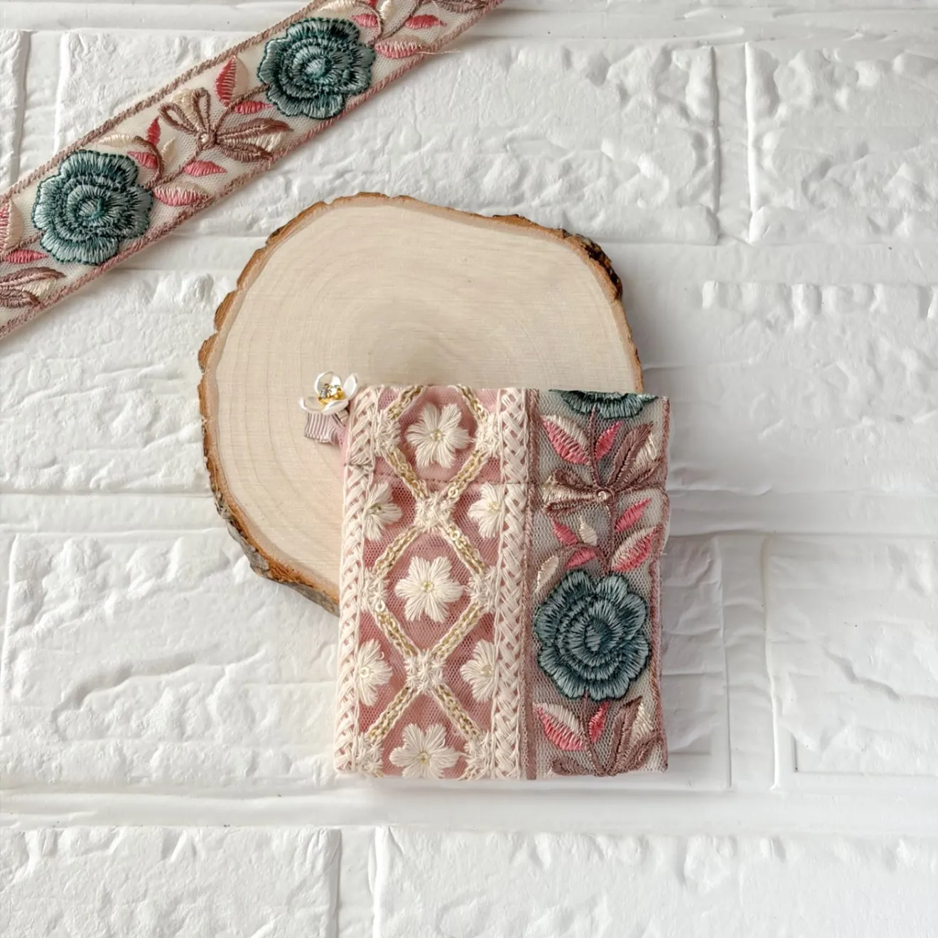337 インド刺繍リボン　ブルーグリーン　バラ