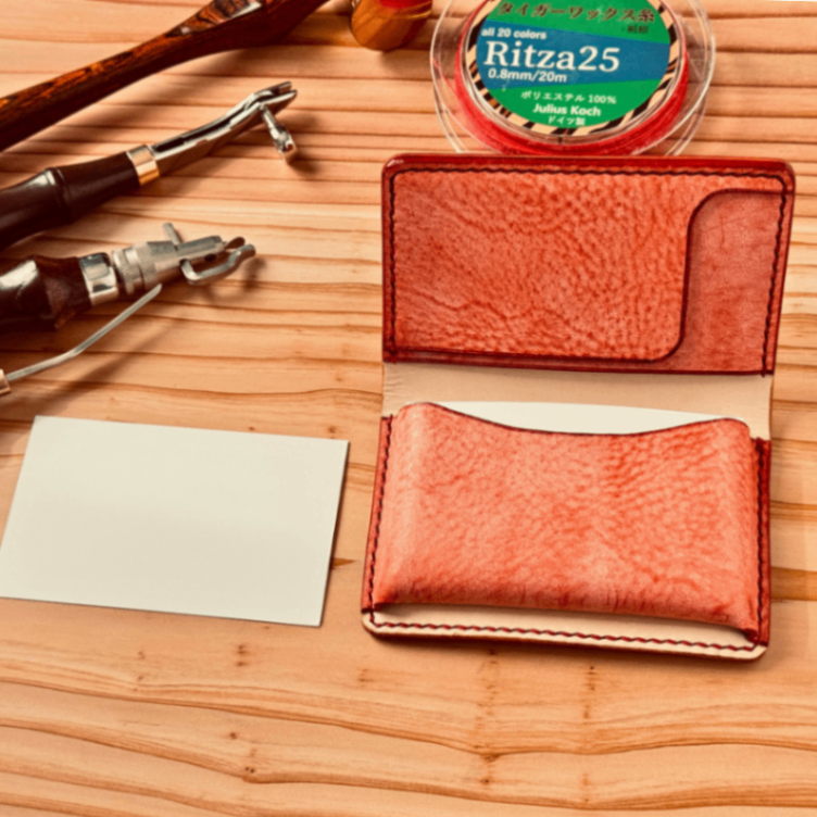 #003【情熱の赤】雪のような白から艶やかな深紅へ。職人一目惚れの総手縫い名刺入れ 一点もの