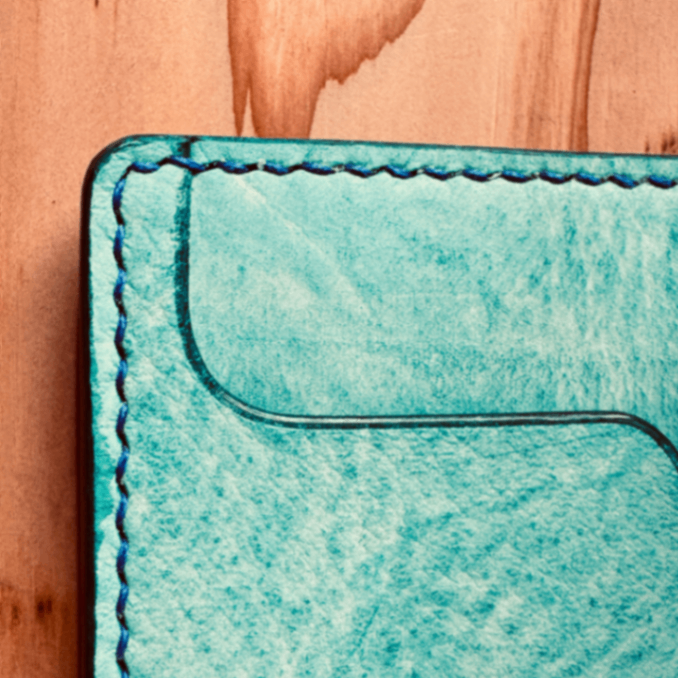 【訳あり感謝価格】手仕事の体温を感じる一点もの。一目惚れのアイスブルー名刺入れ #004