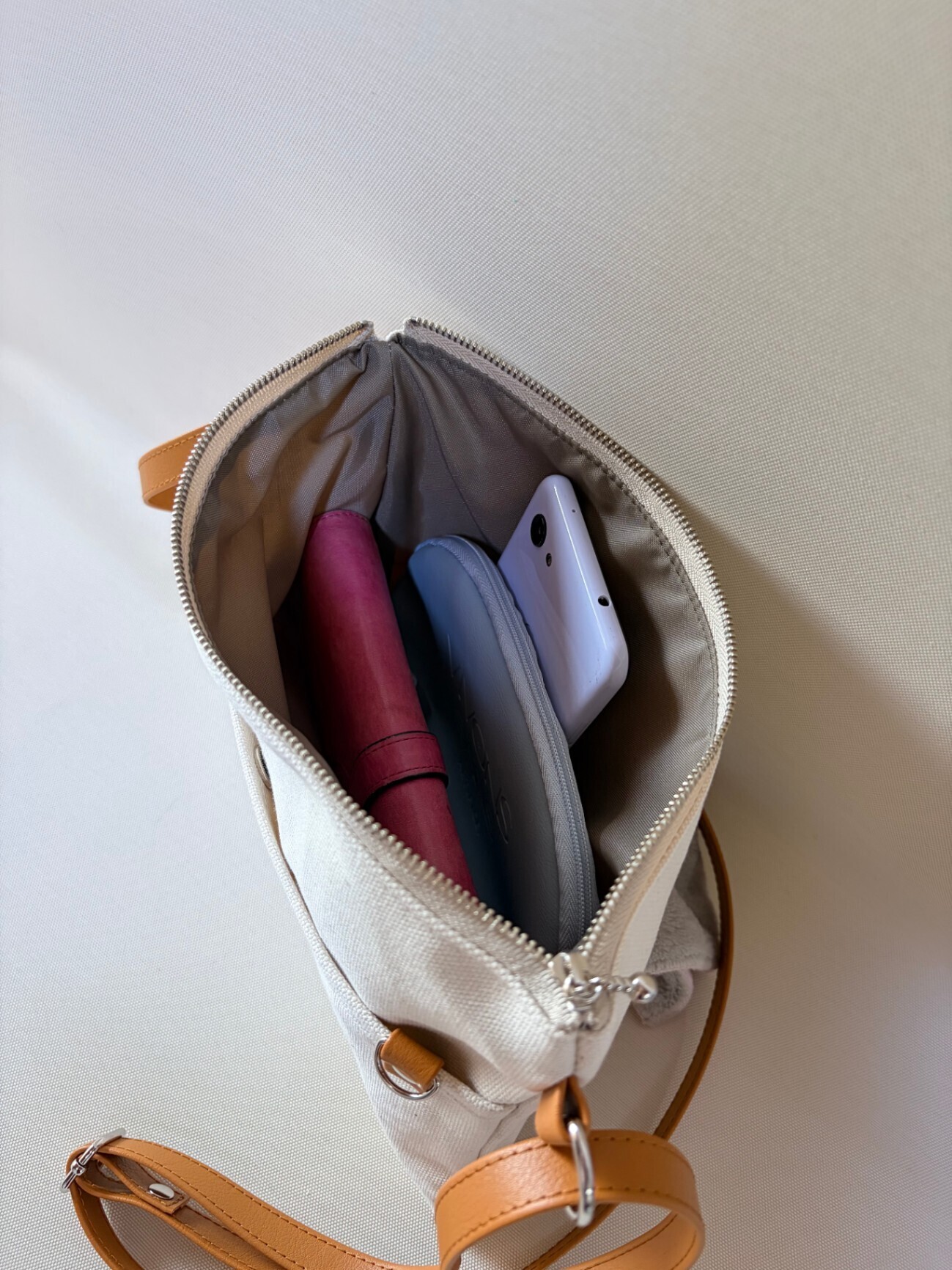 しっかり厚め８号帆布＊スマホもすっきり入るサコッシュ（キナリ横型）【行楽アイテム】
