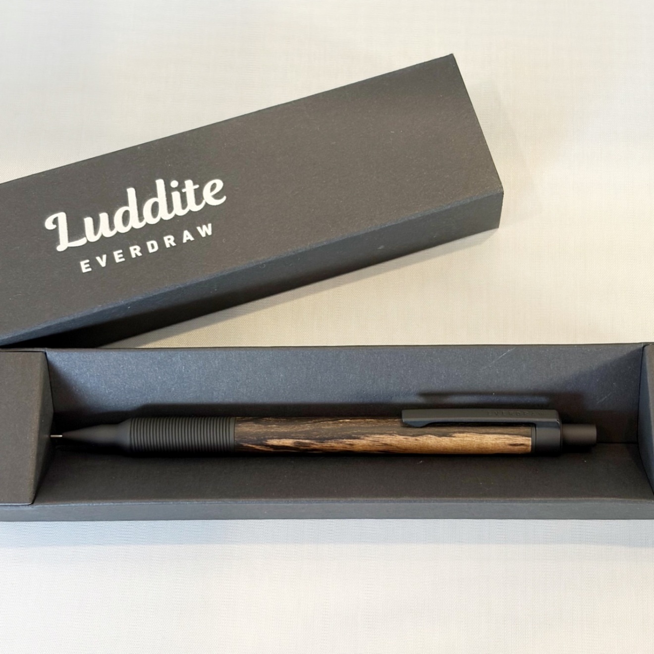ラダイト　EVER DRAW 銘木モデル〈ペールムーンエボニー〉