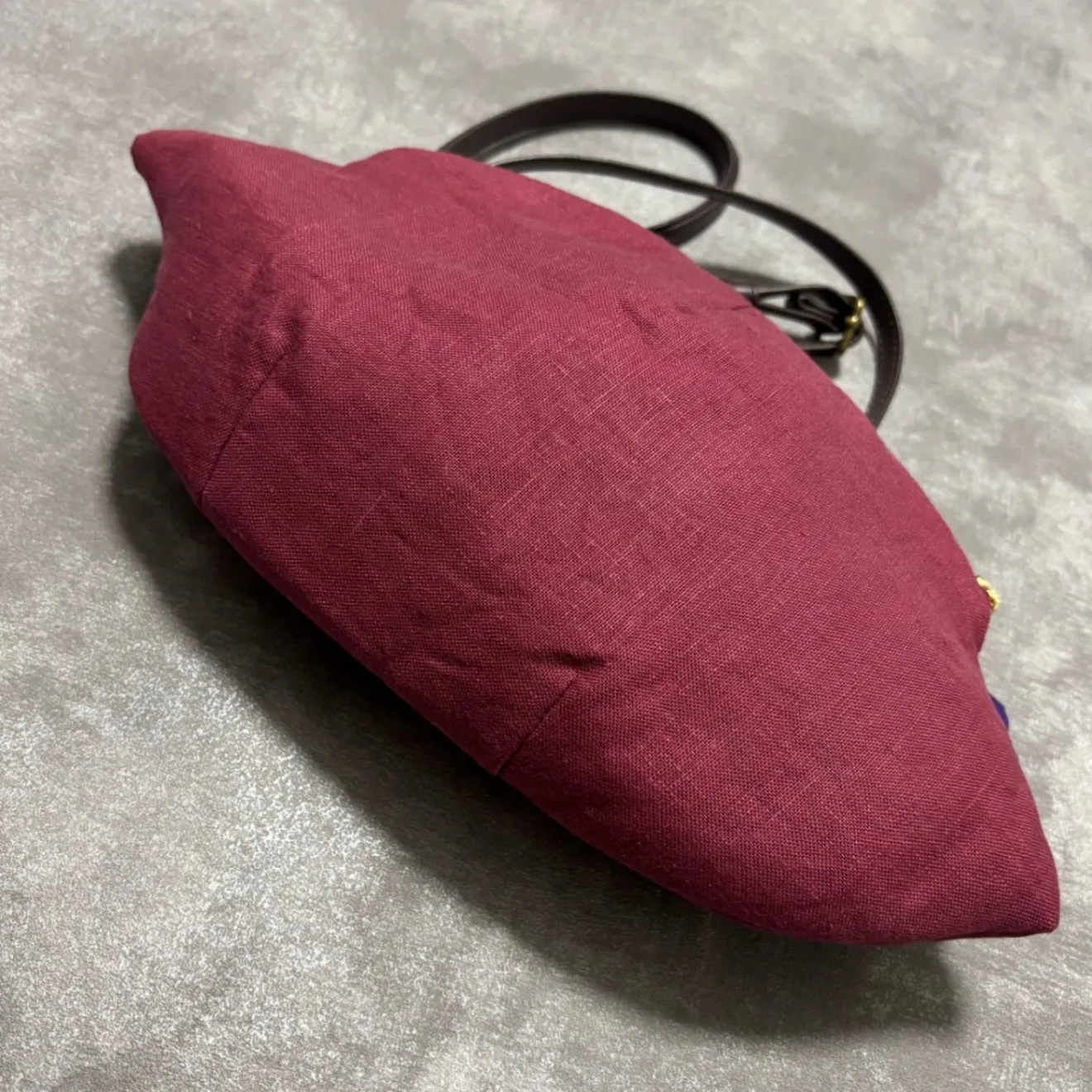 【ハンドメイド】紅芋　さつまいもの形をしたポシェット🍠 小さな貴重品が入る外ポケット付き