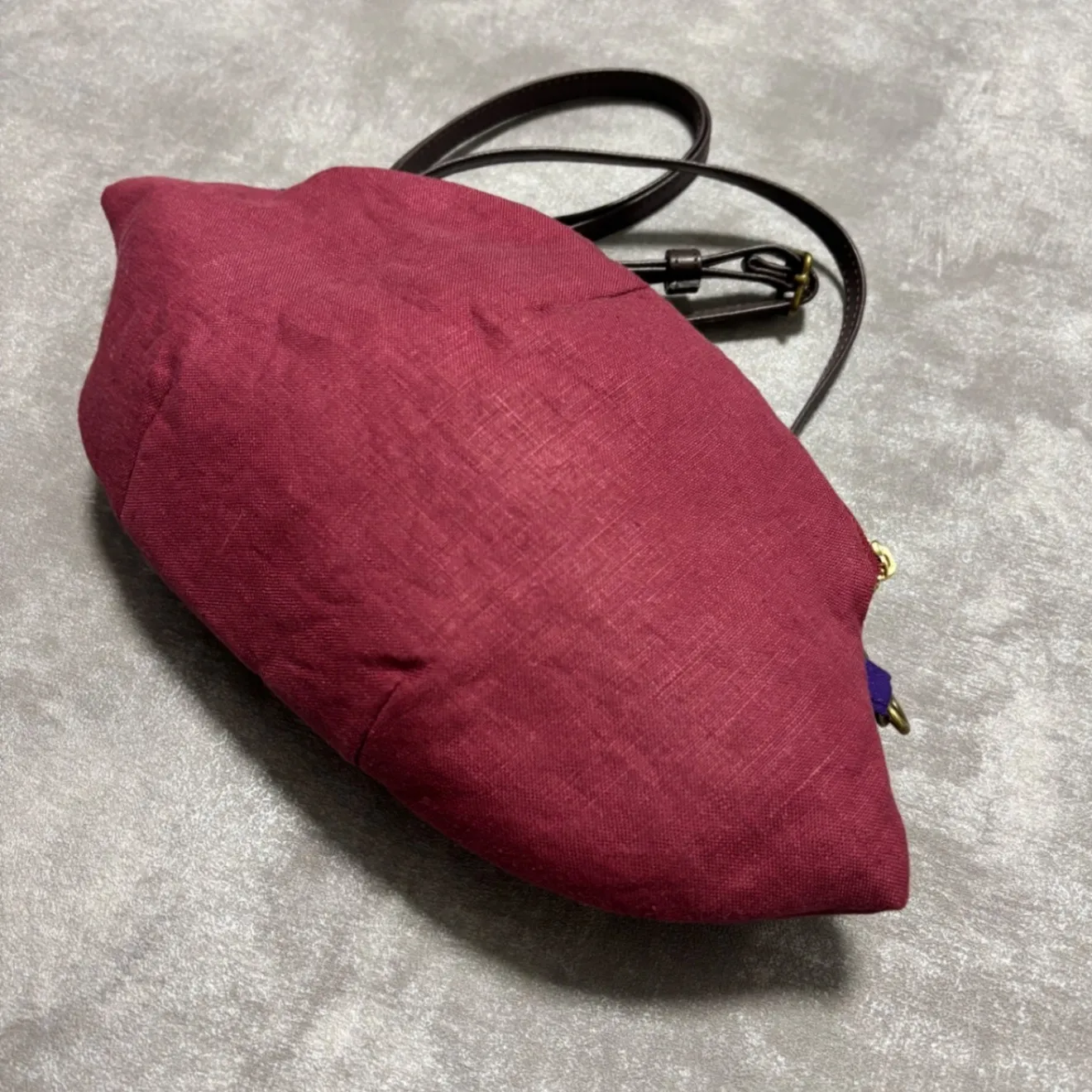 【ハンドメイド】紅芋　さつまいもの形をしたポシェット🍠 小さな貴重品が入る外ポケット付き