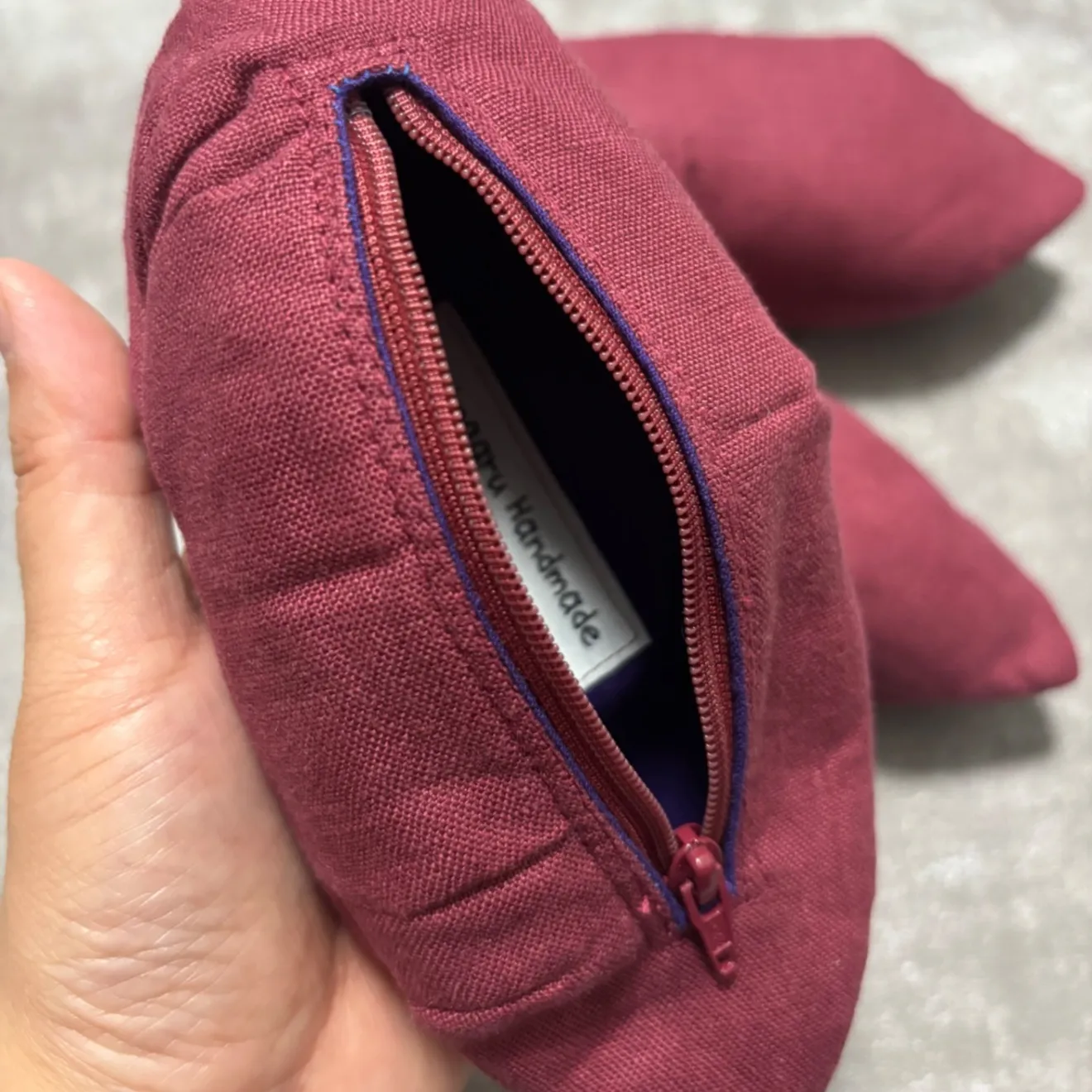 【ハンドメイド】紅芋　さつまいもの形をしたポーチ🍠 小さな貴重品を入れてバッグの中を整理整頓