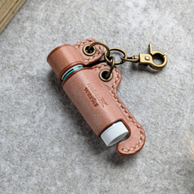 リップクリームケース キャップホルダー 付 | 国産 本革 ロロマレザー