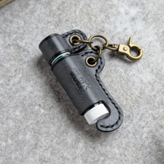 リップクリームケース キャップホルダー 付 | 国産 本革 ロロマレザー