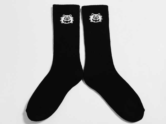 [リベ市場No. 1]
シーサーオリジナル刺繍ソックス