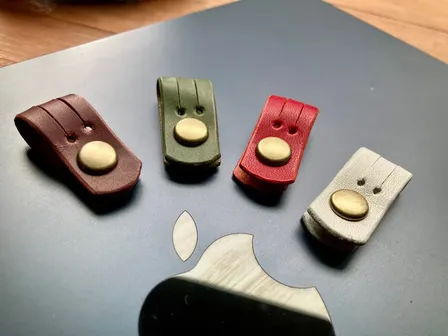 なくさない本革コードクリップ　３つセット　全4色　〜赤・白・ワインレッド・グリーン〜