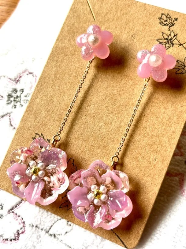 お花ゆらゆら🌸大きめチャームのピンピアス【リベポ払い歓迎🎉】