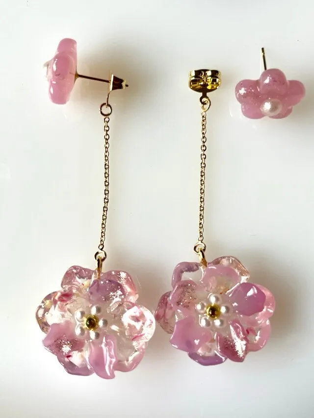 お花ゆらゆら🌸大きめチャームのピンピアス【リベポ払い歓迎🎉】