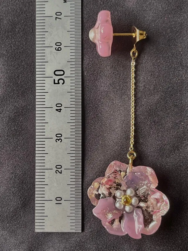 お花ゆらゆら🌸大きめチャームのピンピアス【リベポ払い歓迎🎉】