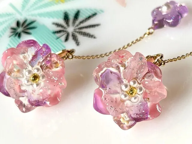お花ゆらゆら🌸小花チャームのイヤリング【リベポ払い歓迎🎉】