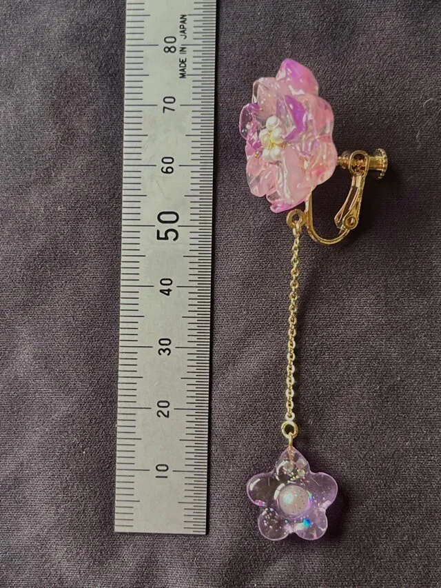 お花ゆらゆら🌸小花チャームのイヤリング【リベポ払い歓迎🎉】