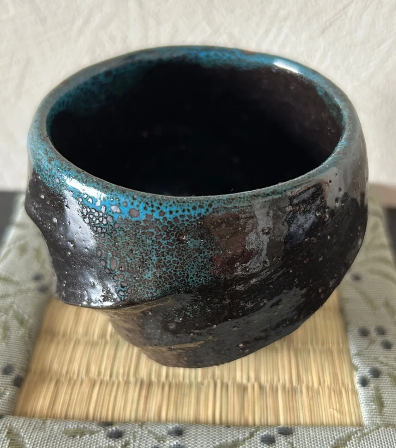 手捻り油滴天目×トルコ青釉ぐい呑み 宇宙の誕生を宿す 一点物 湯呑み 小鉢