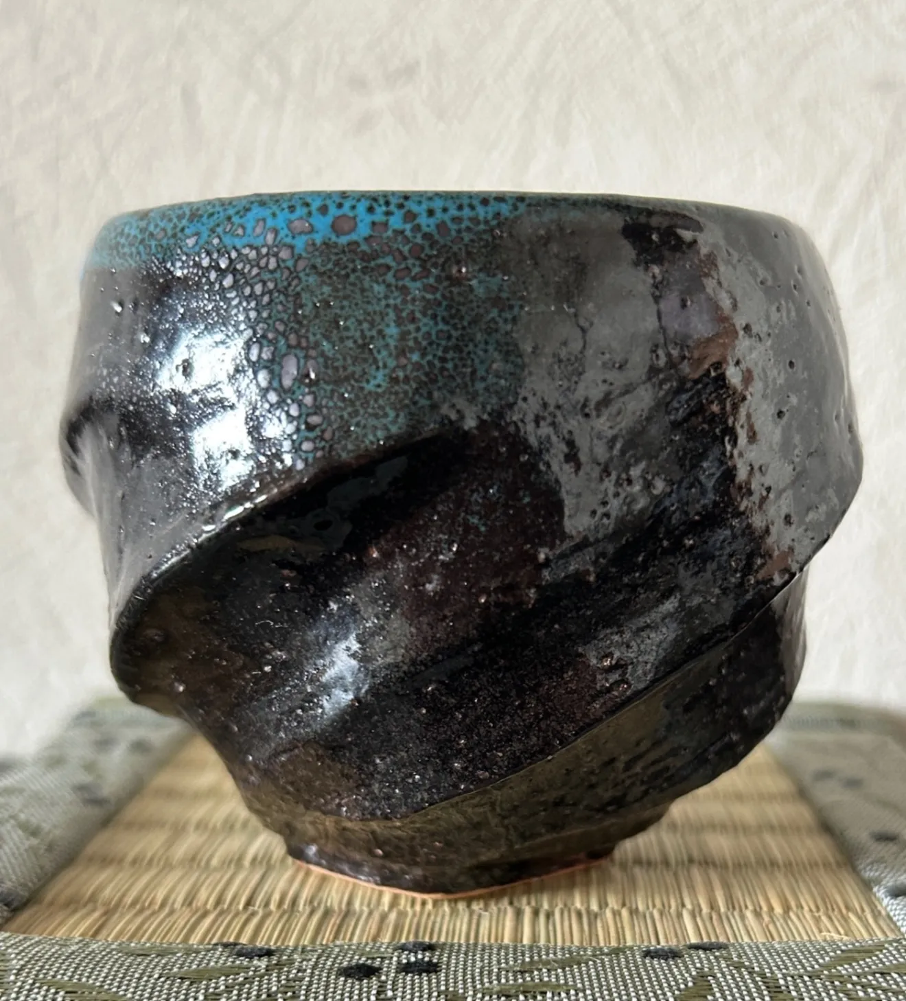 手捻り油滴天目×トルコ青釉ぐい呑み 宇宙の誕生を宿す 一点物 湯呑み 小鉢