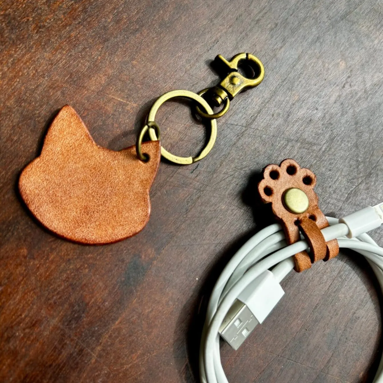 【ハロウィン】 🐈なくさないにゃんこコードクリップ ＆ キーホルダー セット🐾【本革・送料込み】
