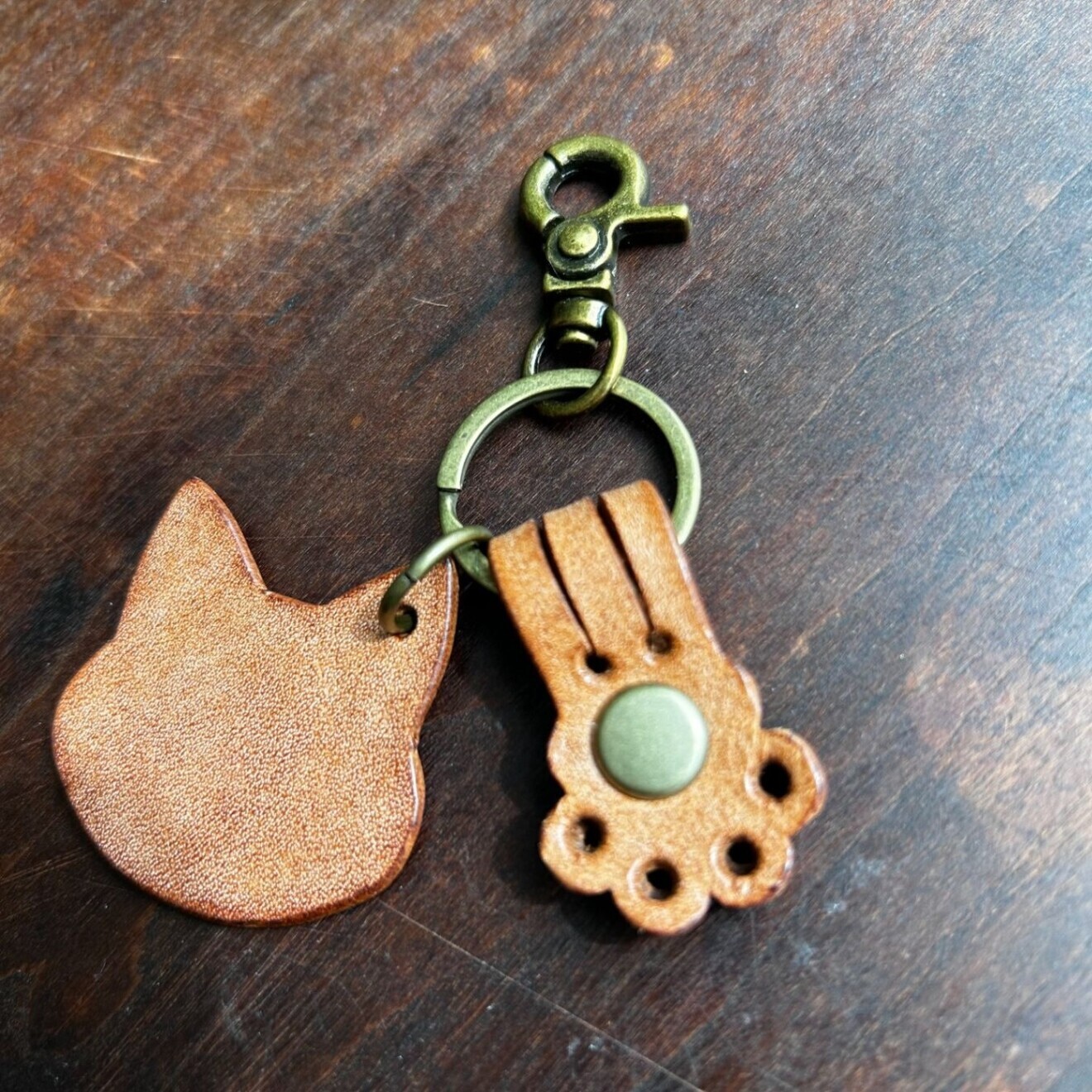  🐈なくさないにゃんこコードクリップ ＆ キーホルダー セット🐾【本革・送料込み】
