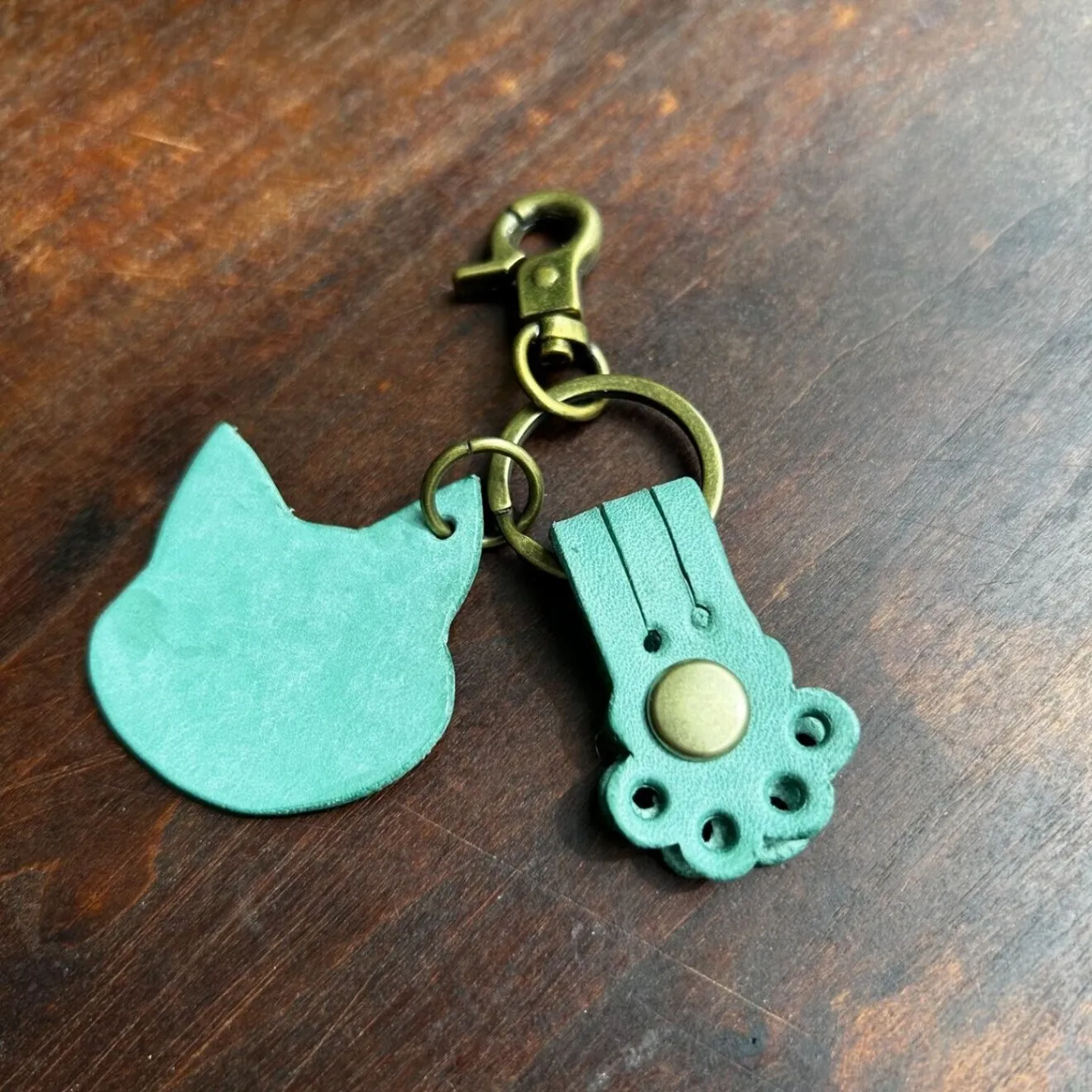 【ハロウィン】 🐈なくさないにゃんこコードクリップ ＆ キーホルダー セット🐾【本革・送料込み】
