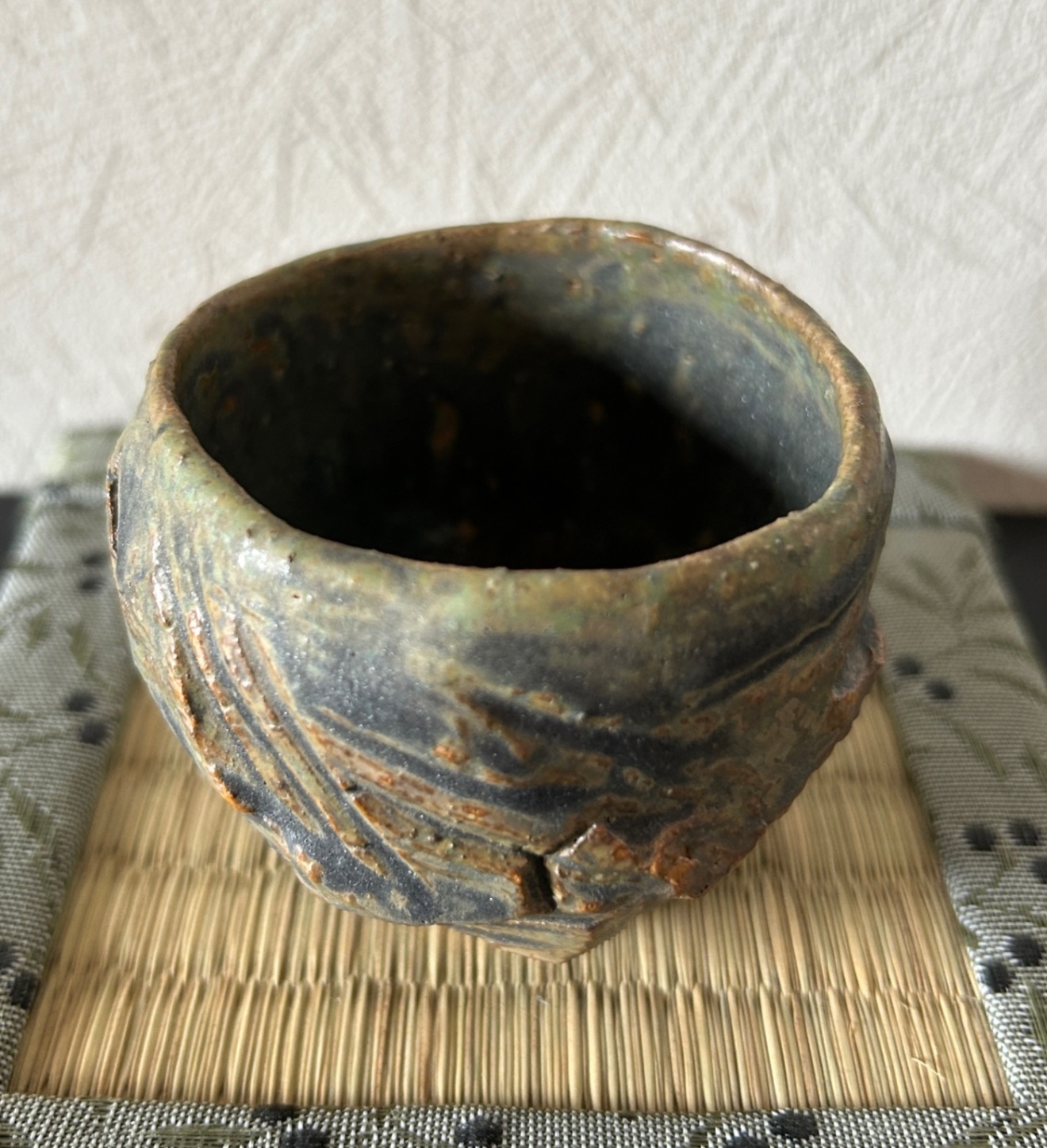 手捻り青銅マット釉ぐい呑み 大地の鼓動を刻む 一点物 受賞作家作品 陶器