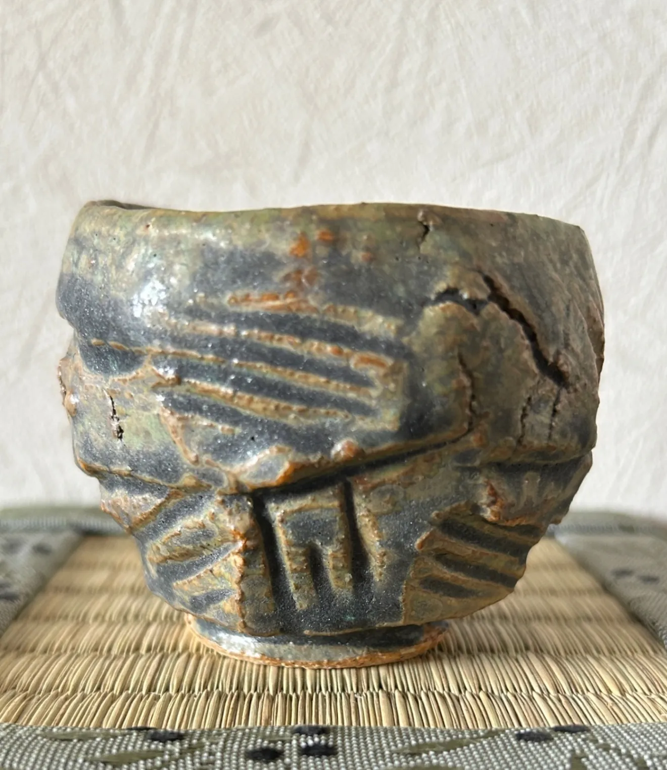 手捻り青銅マット釉ぐい呑み 大地の鼓動を刻む 一点物 受賞作家作品 陶器