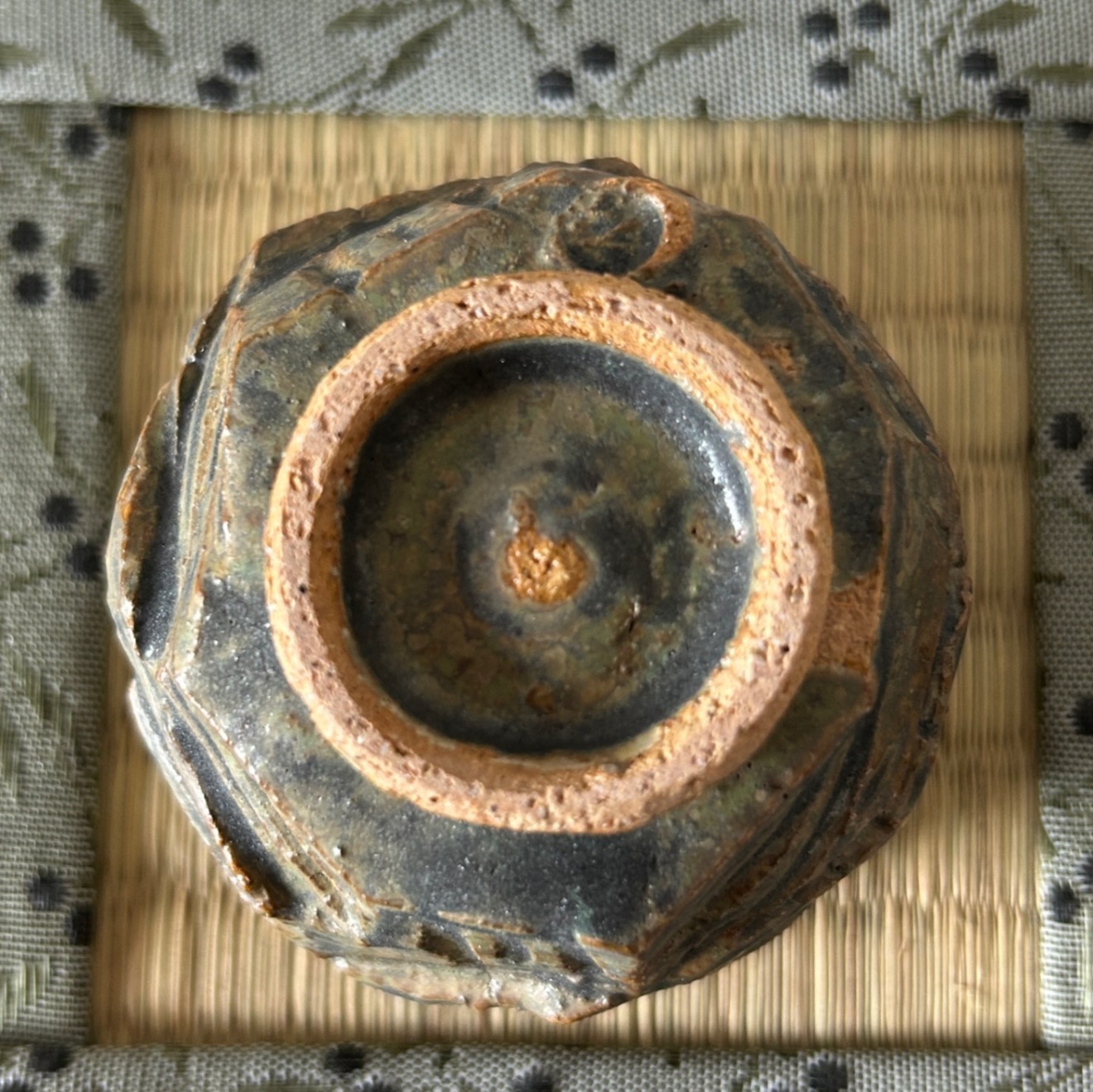 手捻り青銅マット釉ぐい呑み 大地の鼓動を刻む 一点物 受賞作家作品 陶器