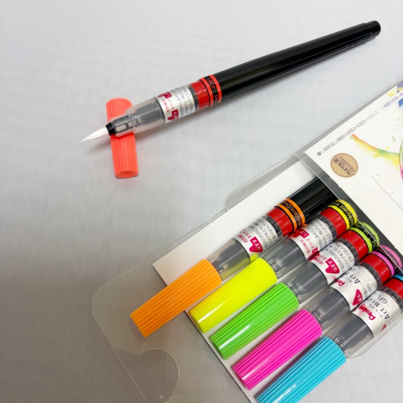 ぺんてる　Art brush〈ネオンカラー〉