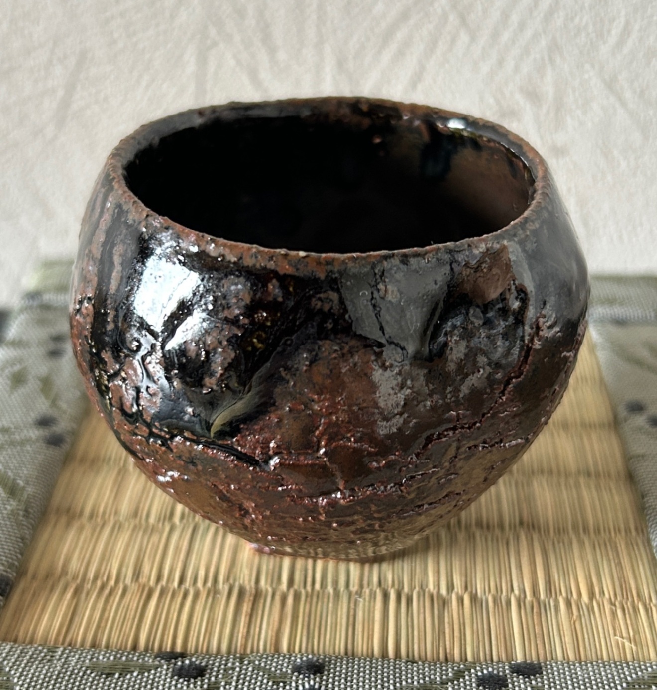手捻り油滴天目×イラボ釉 ぐい呑み 原初の炎が生んだ一点物 受賞作家作品 湯呑み 小鉢