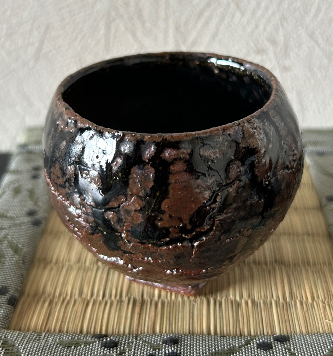 手捻り油滴天目×イラボ釉 ぐい呑み 原初の炎が生んだ一点物 受賞作家作品 湯呑み 小鉢