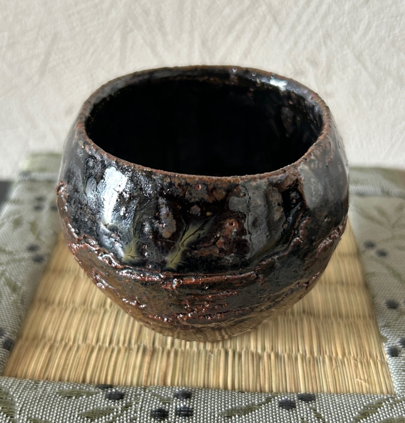 手捻り油滴天目×イラボ釉 ぐい呑み 原初の炎が生んだ一点物 受賞作家作品 湯呑み 小鉢