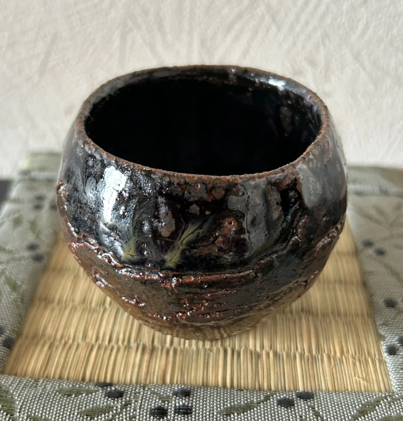 手捻り油滴天目×イラボ釉 ぐい呑み 原初の炎が生んだ一点物 受賞作家作品 湯呑み 小鉢