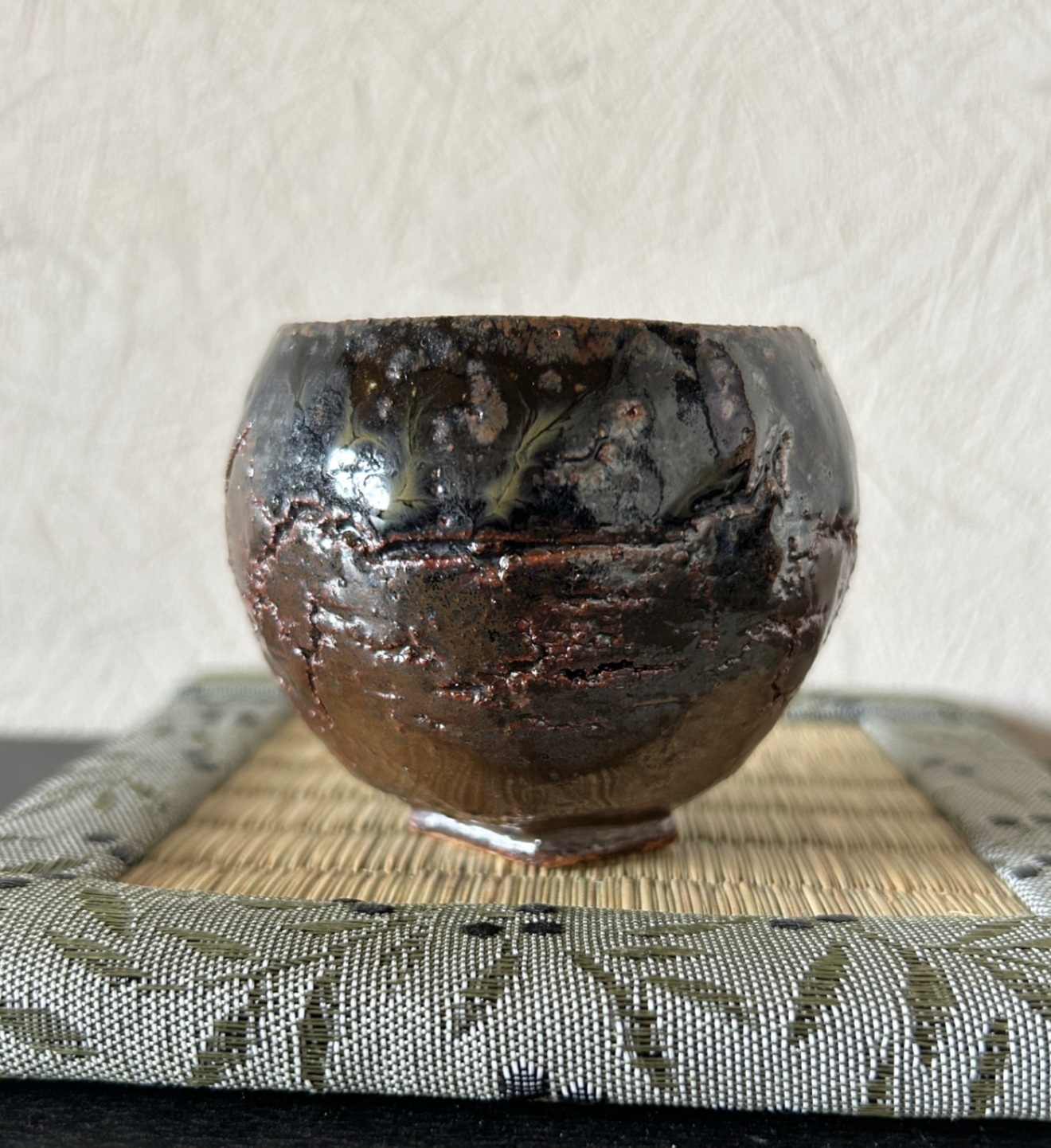 手捻り油滴天目×イラボ釉 ぐい呑み 原初の炎が生んだ一点物 受賞作家作品 湯呑み 小鉢